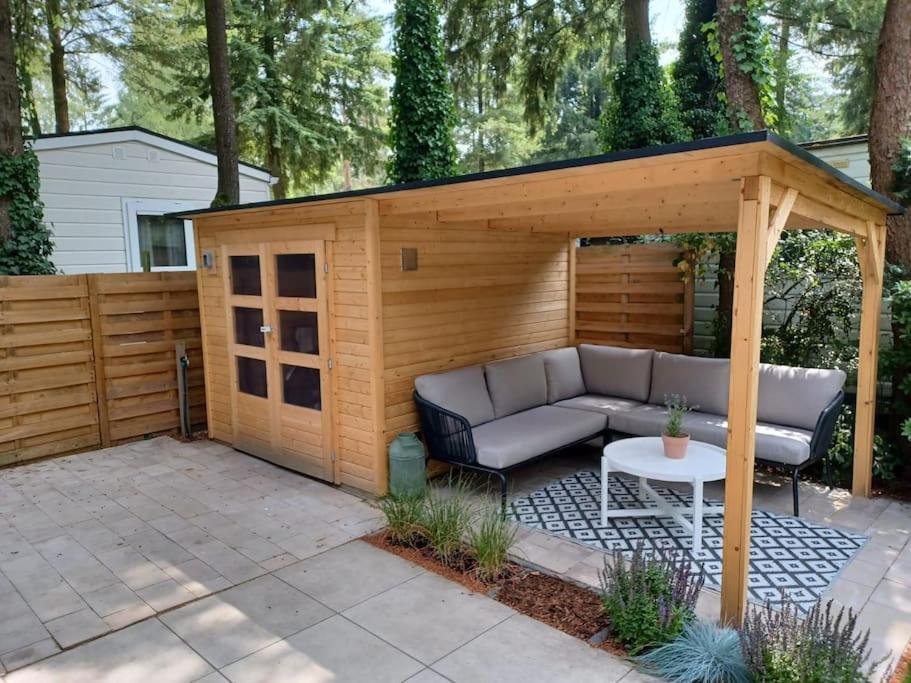 Boshuis Met Grote Tuin I Vakantiepark Met Zwembad Hoenderloo Exterior foto